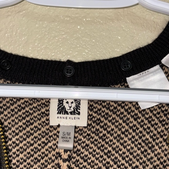 Anne Klein Black and Cream Zipper Poncho - Picture 7 of 7